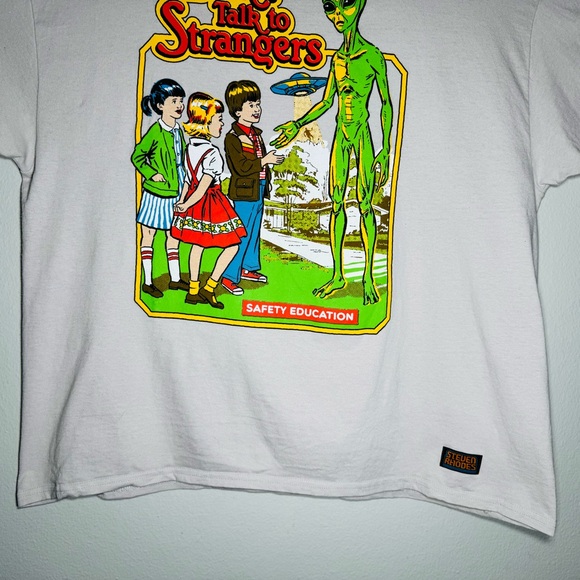 Don't Talk to Strangers Alien T-Shirt By Steven Rhodes Size 2XL Beige - Picture 4 of 9